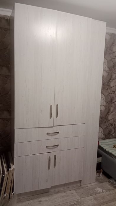Продам шкаф срочно