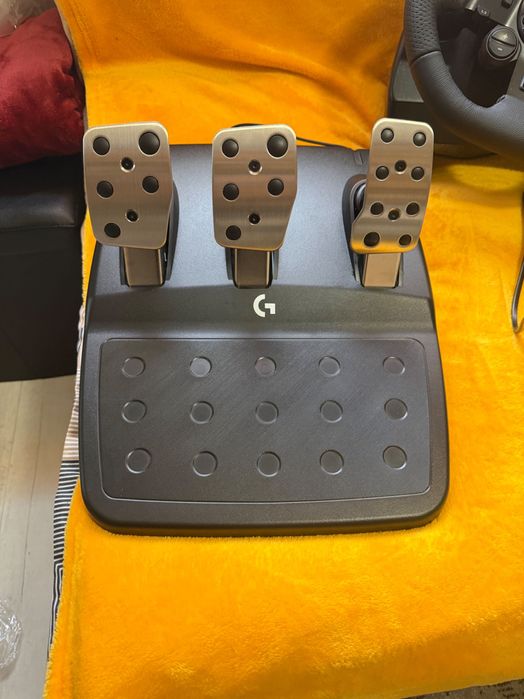 Волан Logitech G923 PS4. Като нов. PS4, PS5, PC