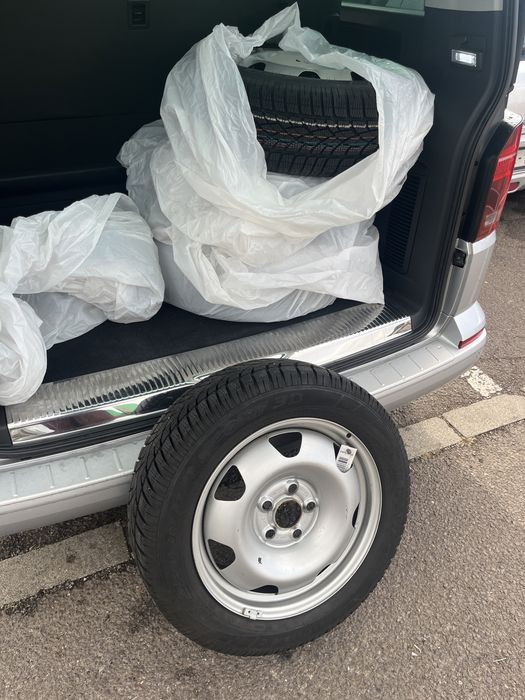 4 roti Dunlop 215/60 R17 iarna