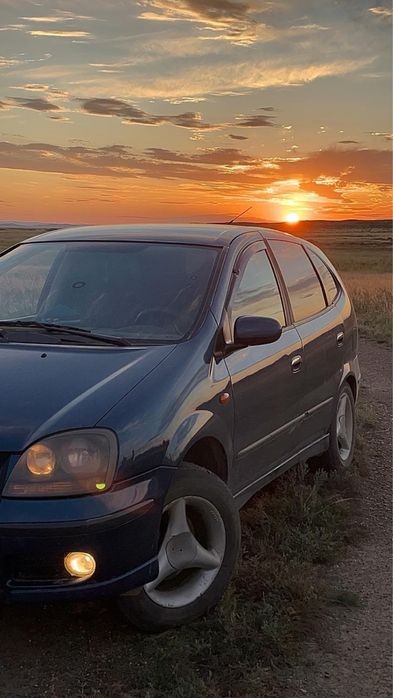 Nissan almera tino