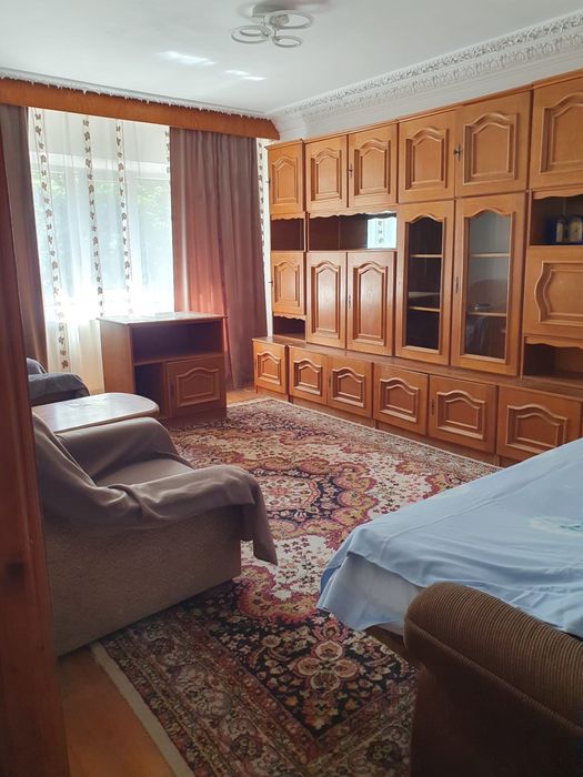 Ofer spre inchiriere apartament cu 3 camere