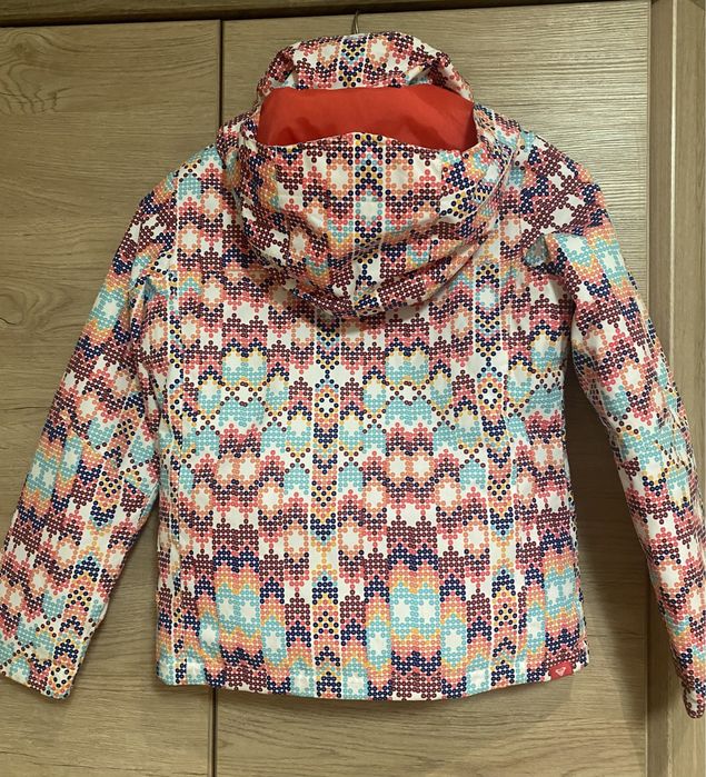 Горнолыжная куртка для девочки 7-8 лет