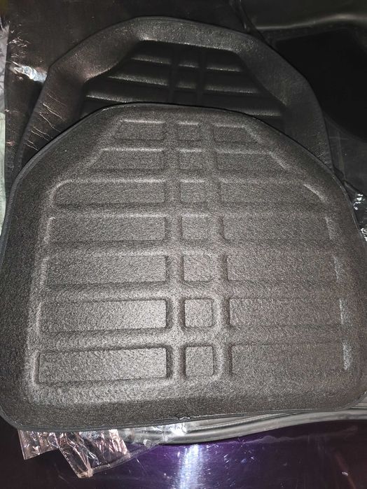 Продавам стелки за кола