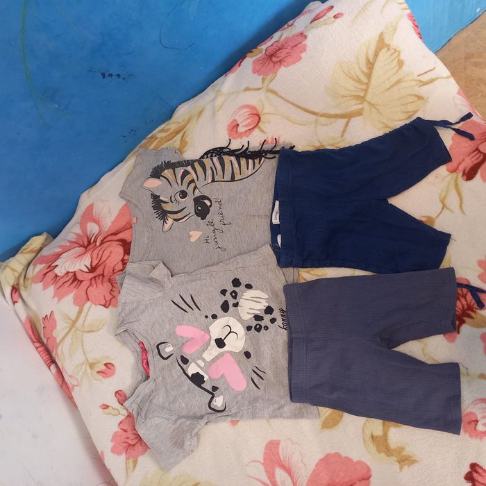 Отдам даром  вещи на девочку