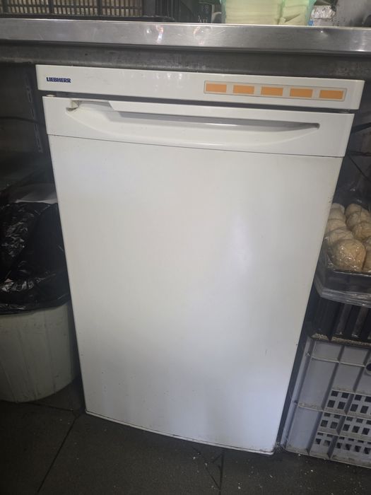 Малък хладилник и малък фризер