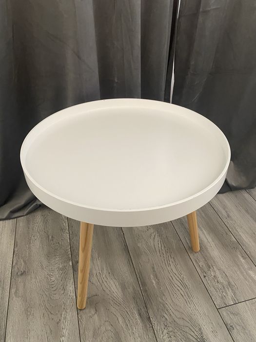 Кръгла помощна масичка