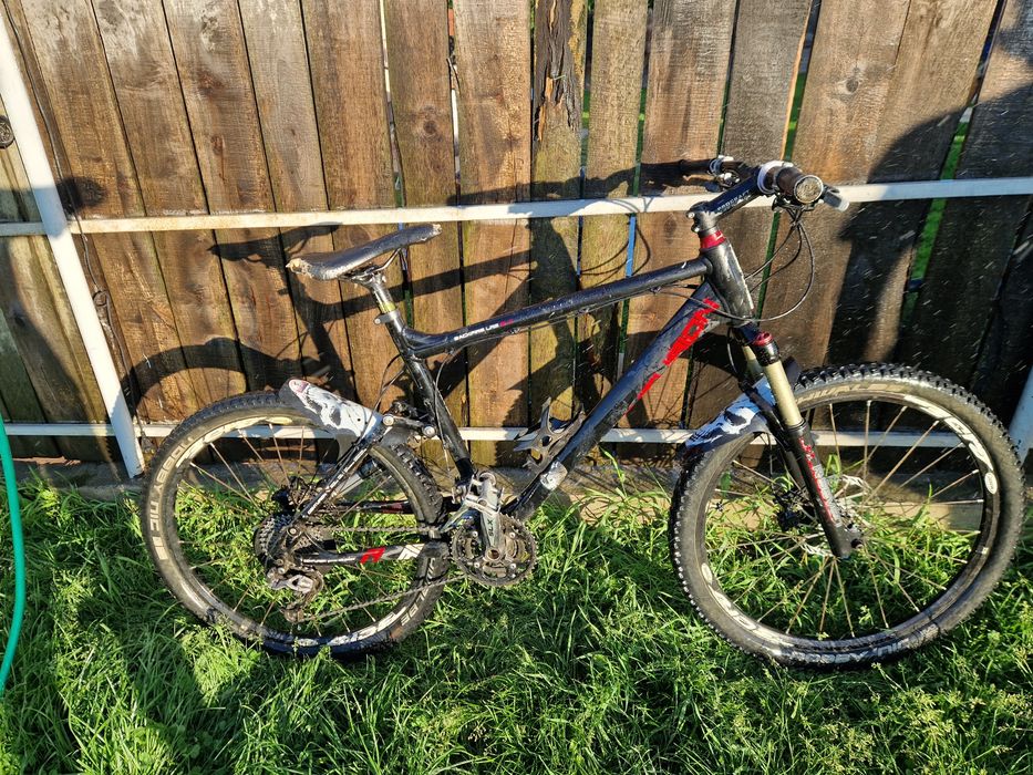 Vând bicicletă full suspension