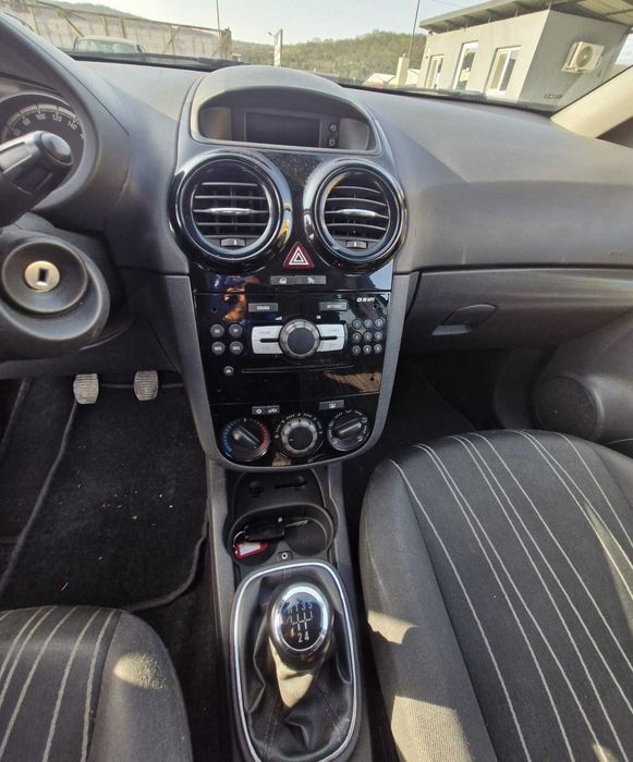 Dezmembrez Opel Corsa D 1.3D 75 CP cod motor Z13DTJ 5+1 trepte E 4 2010