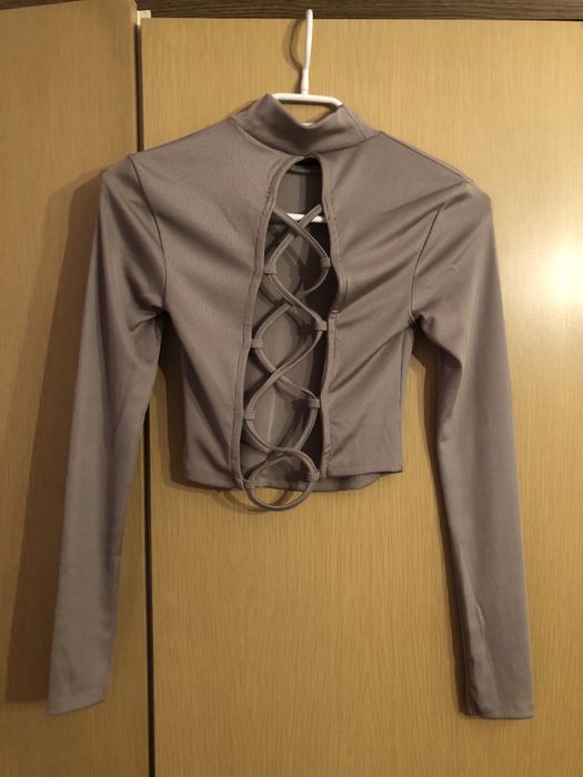 Bluza cu spatele gol