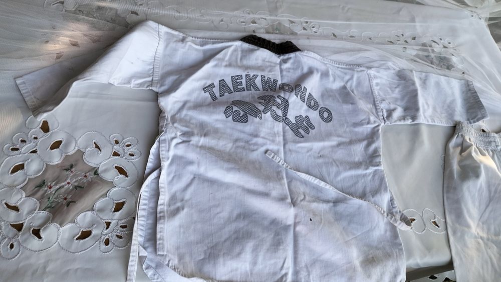 Продам кимоно на 6-7лет