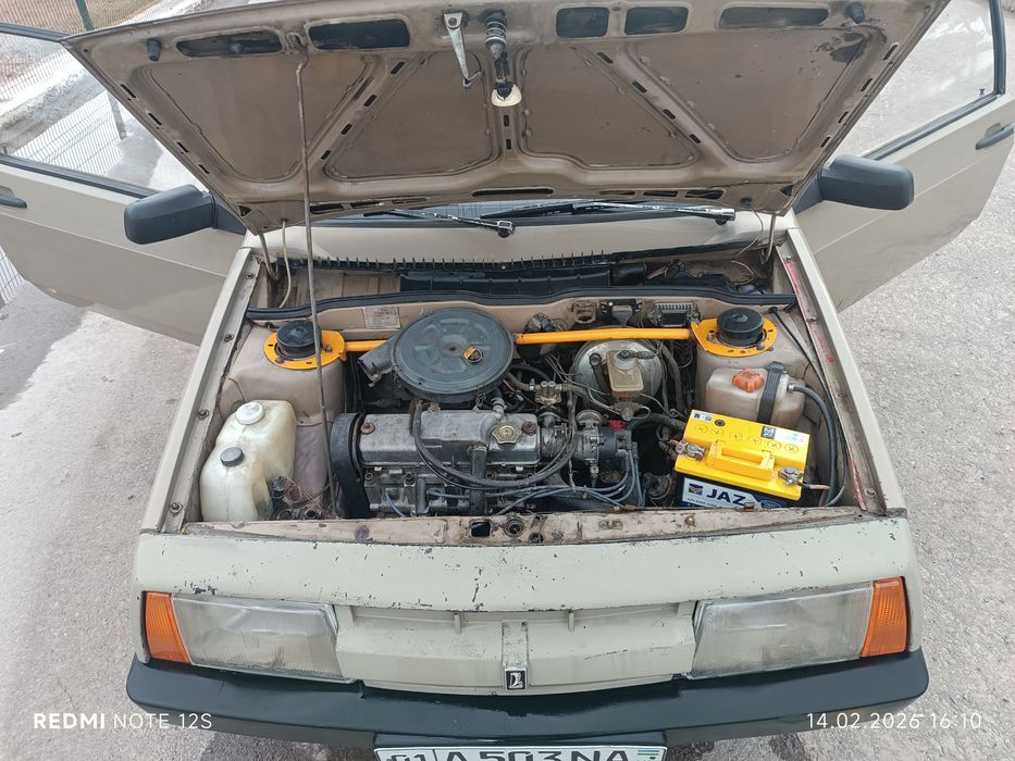 Лада Ваз 2108 Спутник 1987 года.