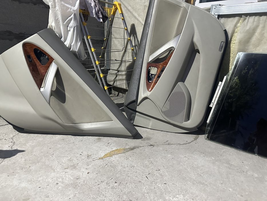 Продам дверные обшивки на Камри 40