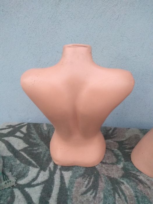 Женски манекени торове ,два броя .