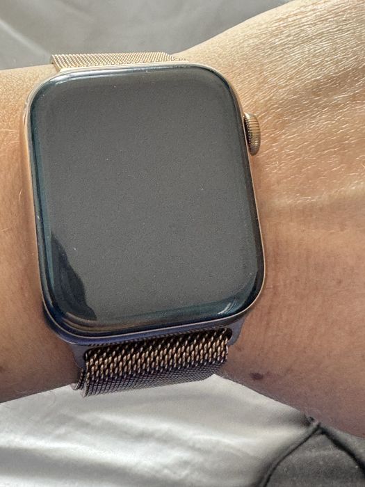 Vand apple watch pentru piese