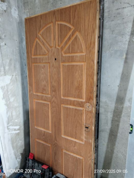 Екстериорна блиндирана входна врата SOLID  комплект