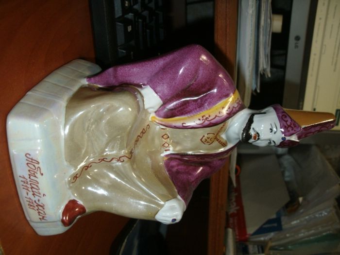 Фарфоровая статуэтка Абылай-хан