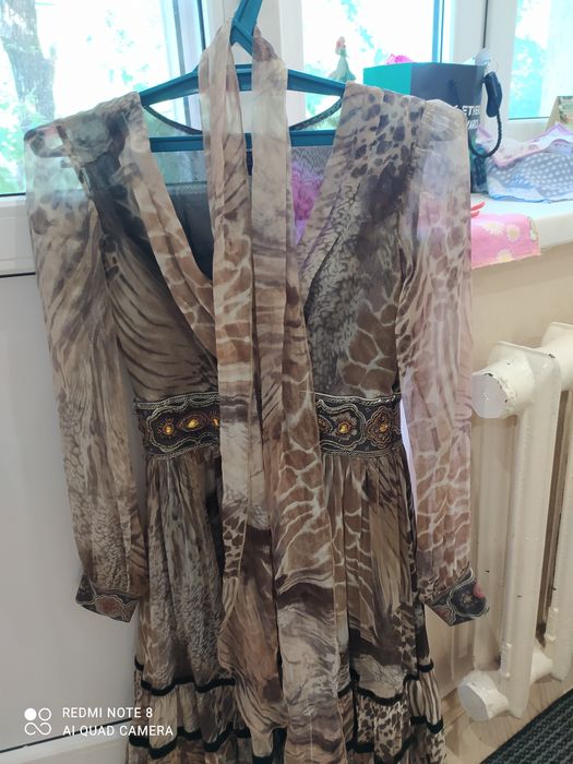 Красивое женское платье