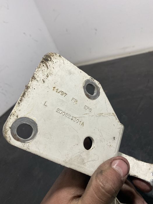 Balamaua stanga capota Volkswagen Vw LT 1995-2006 | 2D0823301A