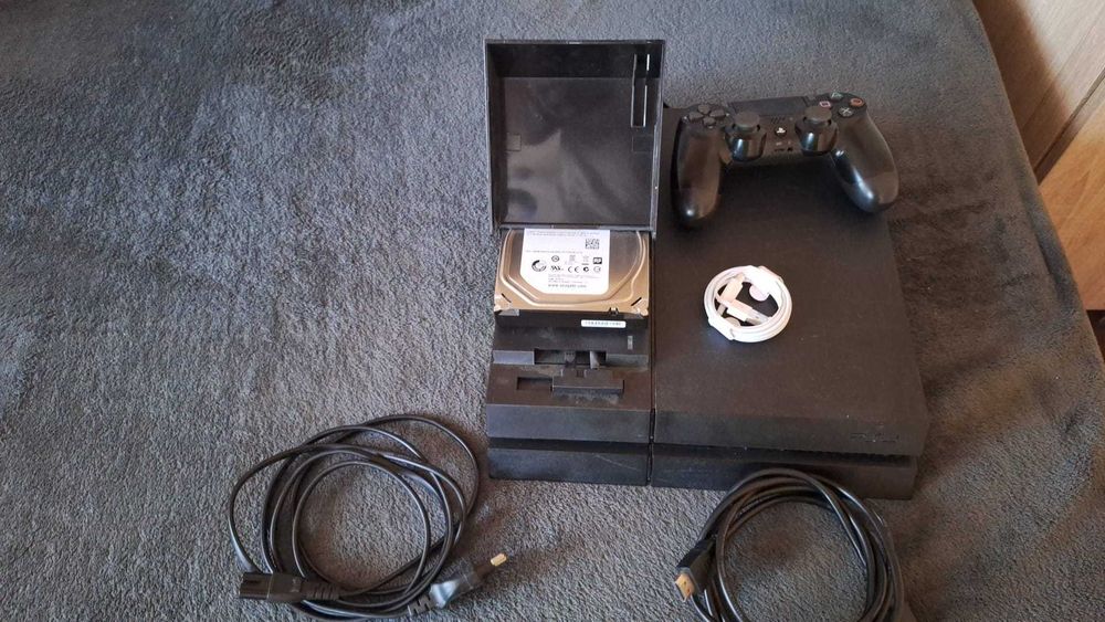 ps4 ,modat hem  cu hdd 3TB peste 100 jocuri
