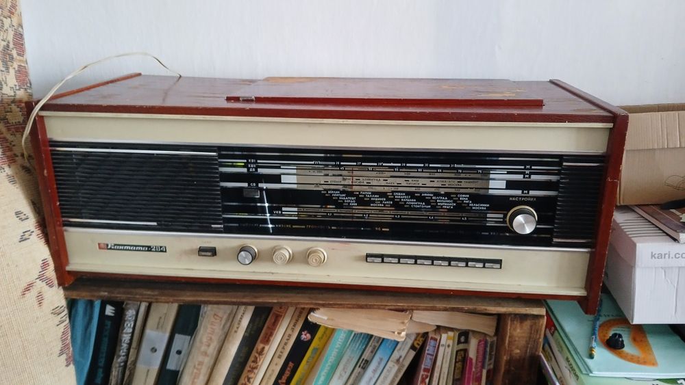 Виниловый проигрыватель (советских времен)