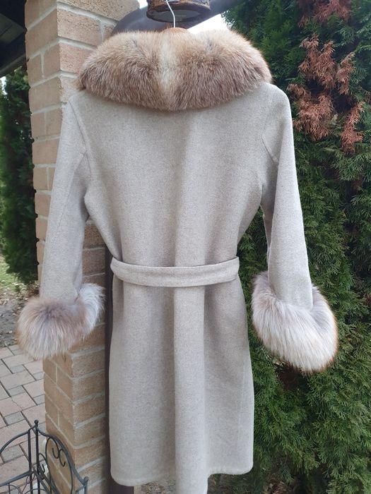 Vând palton dama  alpaka cu blana naturala marimea S