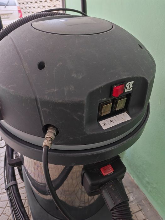 Продавам почистващи машини