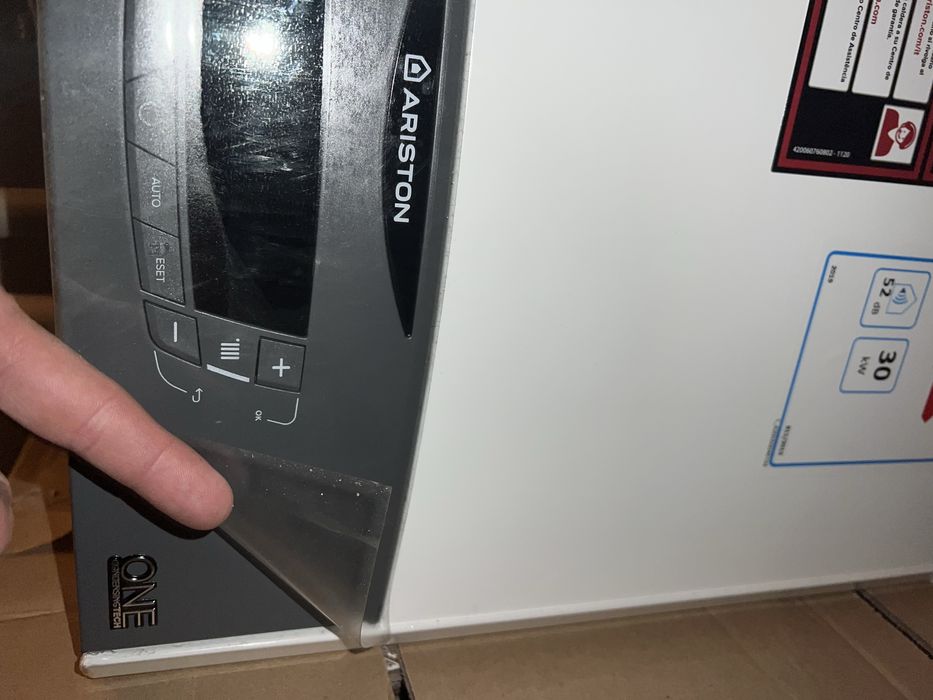 Vând centrală pe gaz Ariston