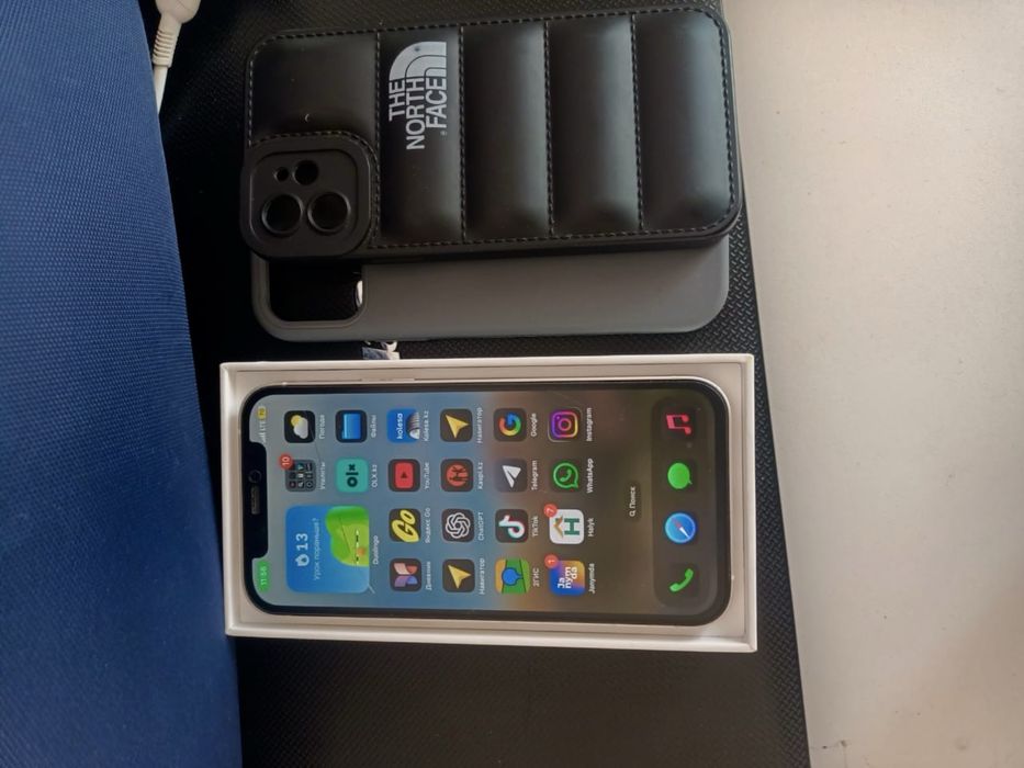 Продам айфон 12.