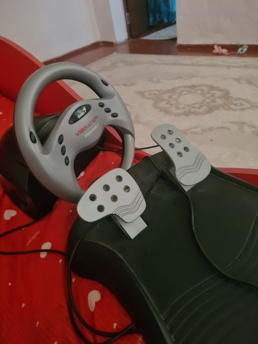 Игровой руль Genuis