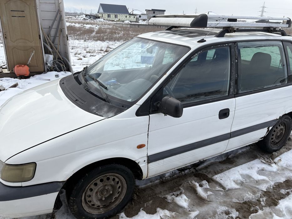 Митсубиси спейс раннер