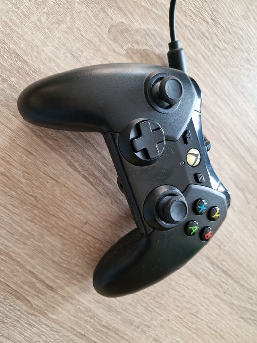 Xbox One 500gb с 2 контролера.