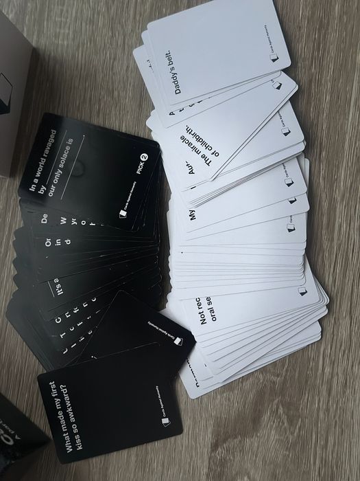 Joc cards agains humanity cutie completa jocul principal