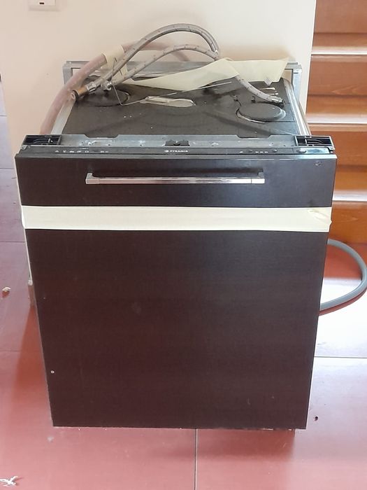 bucătărie complet utilată cu mașină de spălat vase