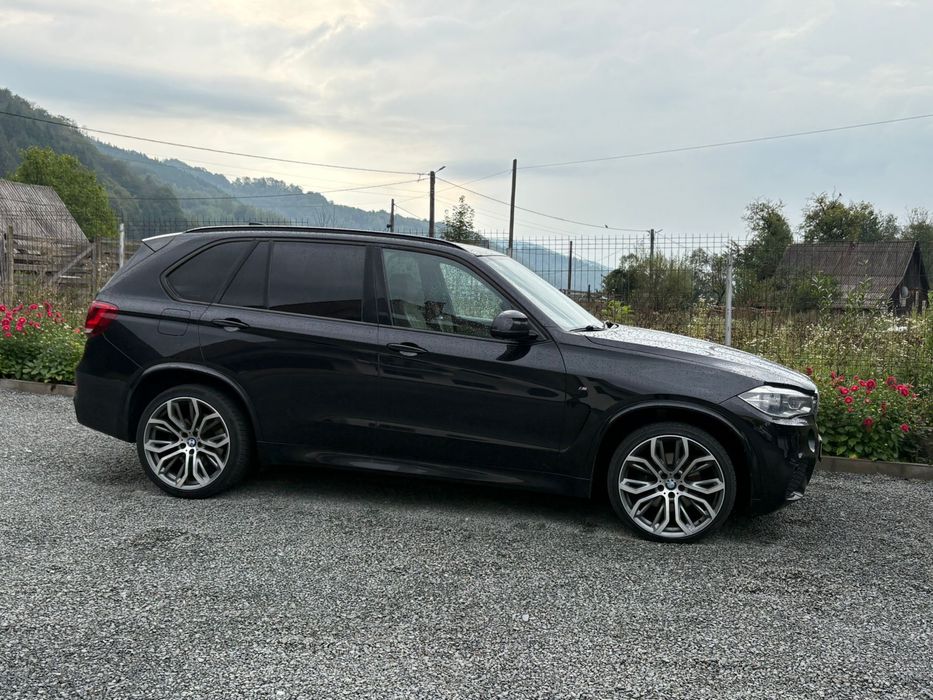 Vând BMW X5 4.0D M