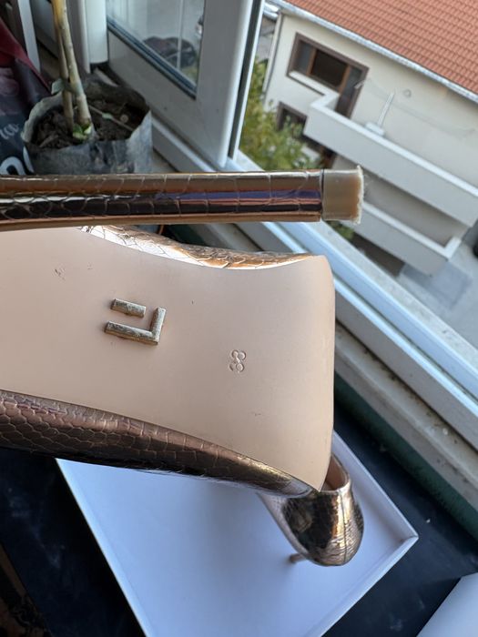 Обувки дамски нови