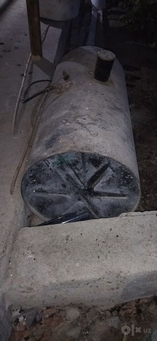 Топливный бак на 300 литров от Ман сла