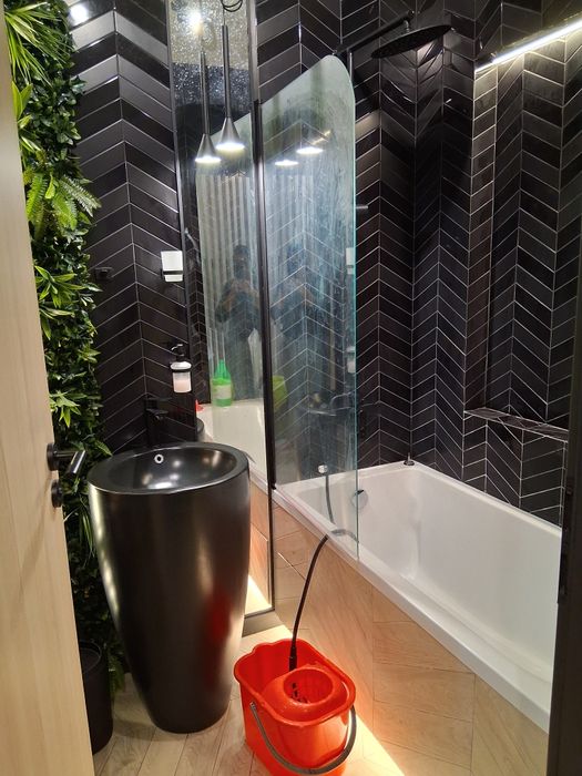 Firma de curatenie executam curatenie .