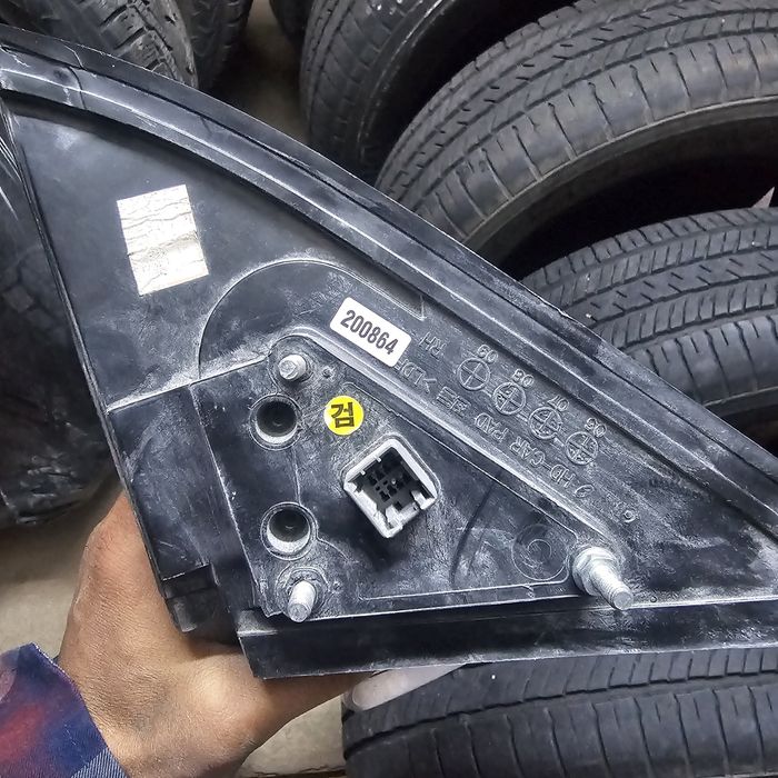 Продам зеркало  хундай 2008