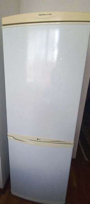 Холодильник LG в хорошем состоянии