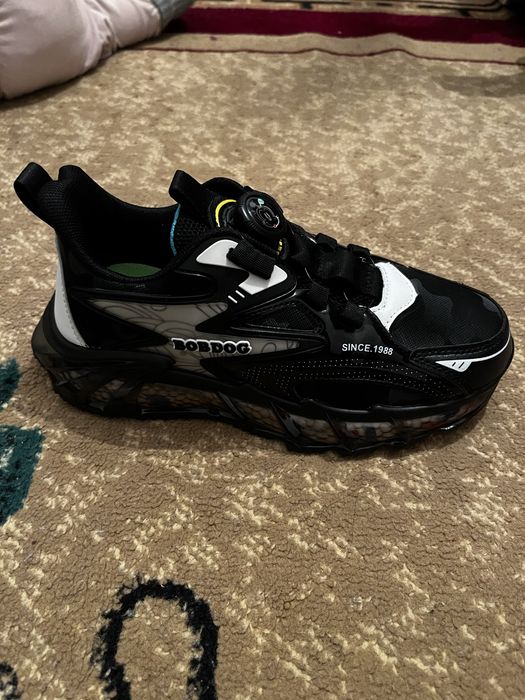 Обуви ботинка и кроссовки