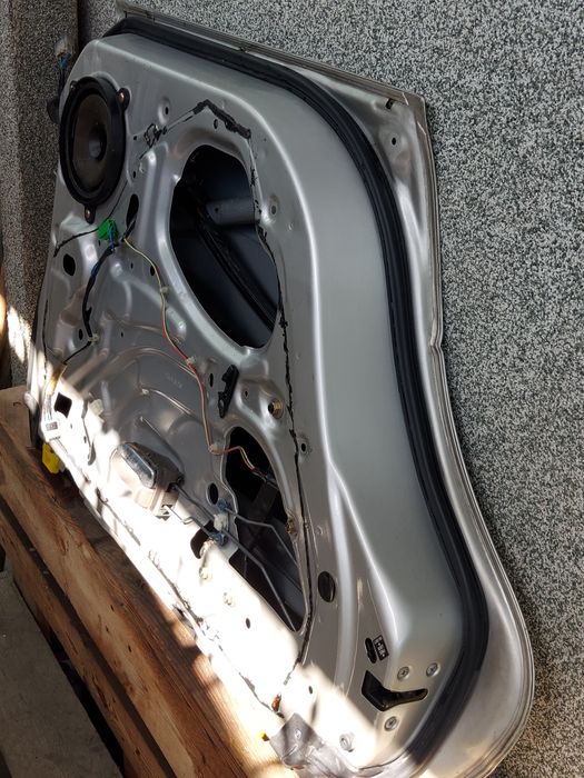 Дверь задняя левая  Subaru  Outback  .