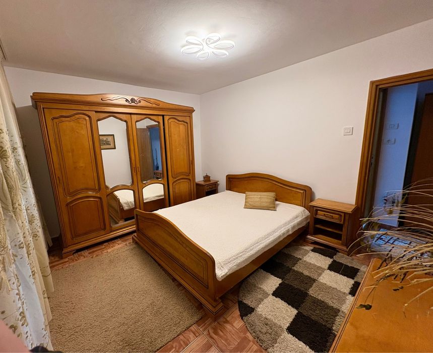 Inchiriez apartament 3 camere mall Vitan