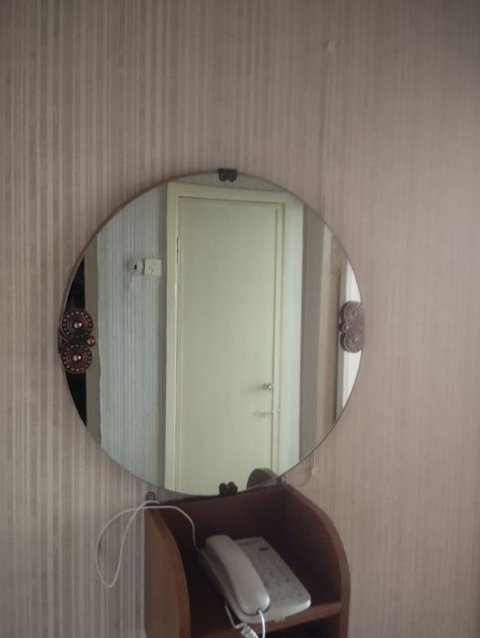 Продам зеркало настенное