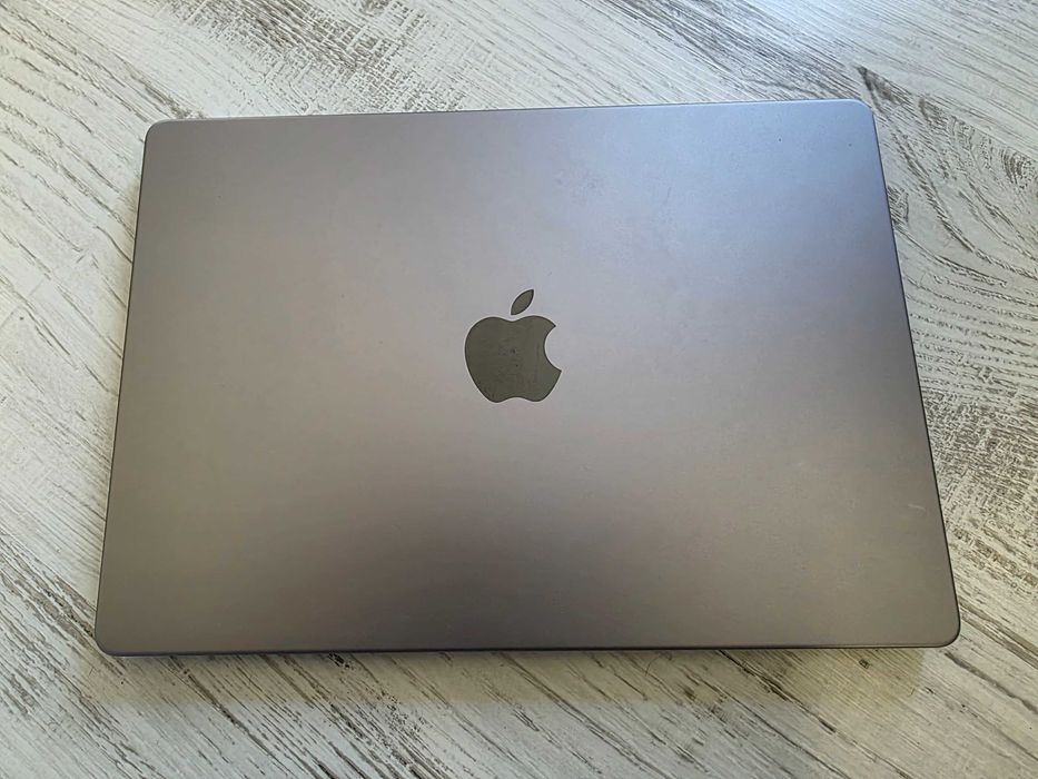 Macbook Pro M2 Pro 32GB / 512GB