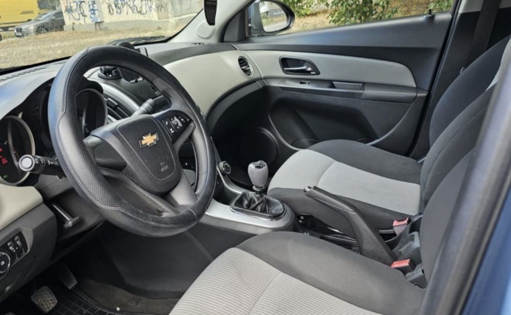 Chevrolet Cruze син металик