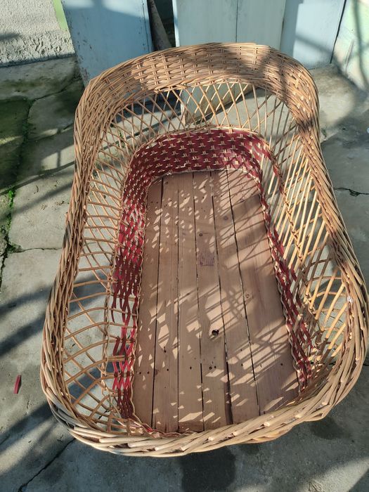 Люлеещо бебешко кошче .