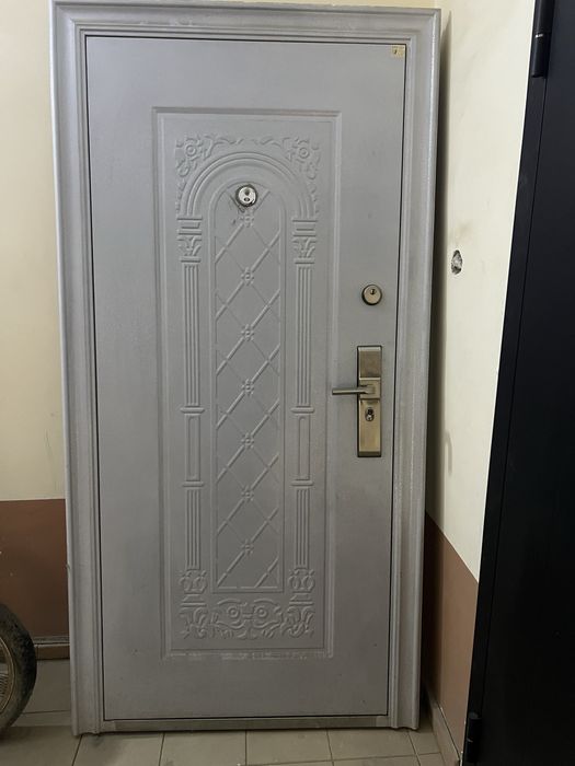 Б/у эшик яхши холатда