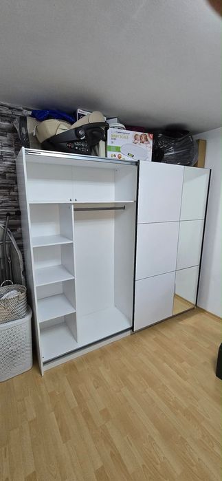 Двукрилен гардероб