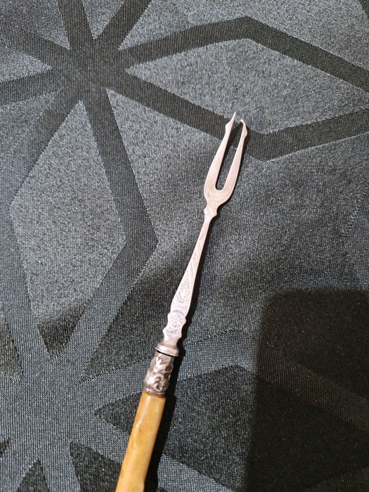 Уникална антикварна колекционерска английска сребърна вилица