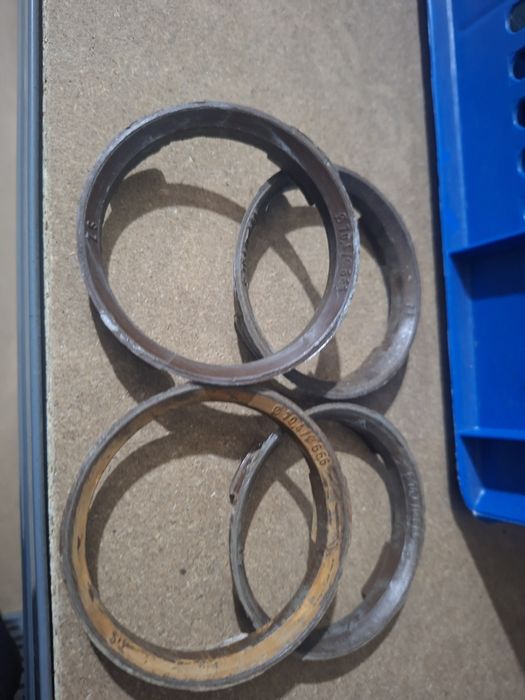 Втулки 4 броя 70,4/66,6 и 66,6/57,1